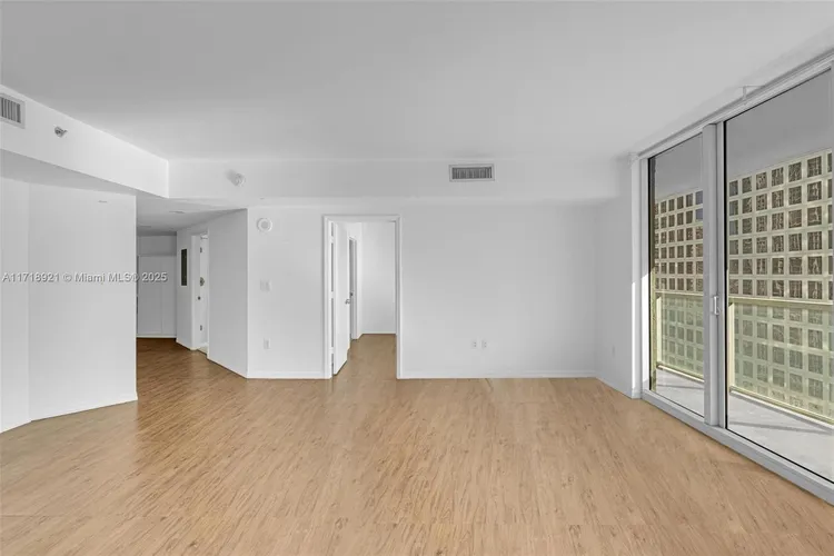 500 Brickell #2202 image #11