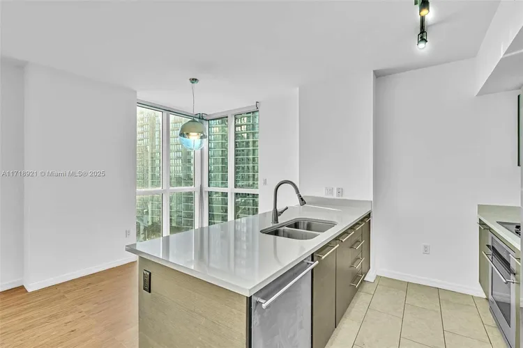 500 Brickell #2202 image #12