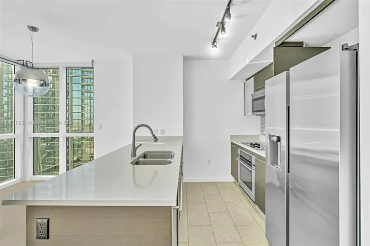 500 Brickell #2202 image #13