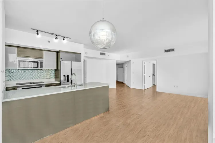 500 Brickell #2202 image #15