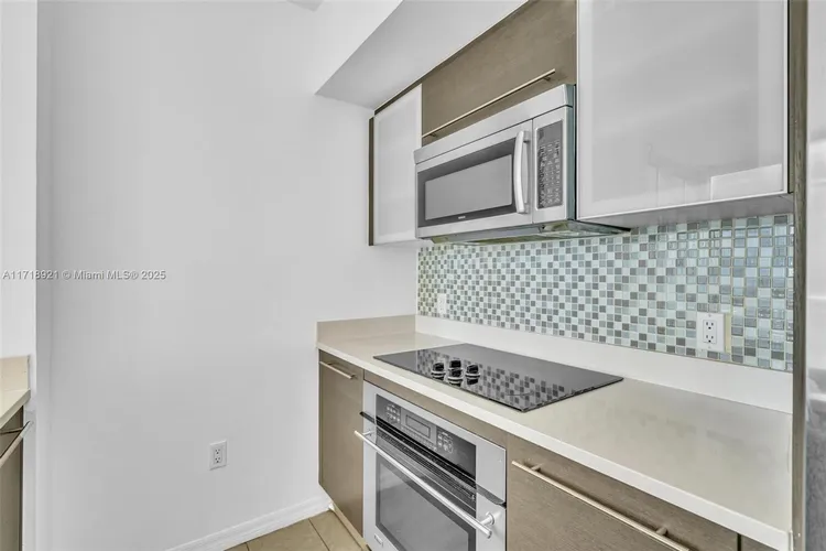 500 Brickell #2202 image #16