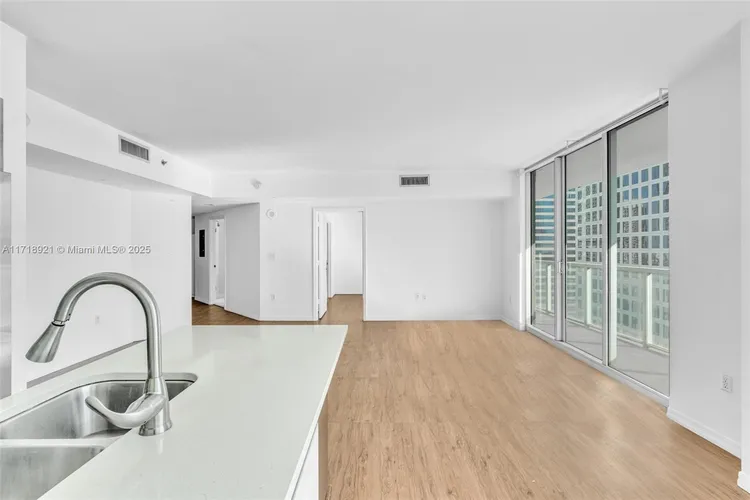 500 Brickell #2202 image #18