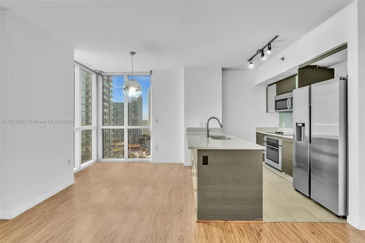 500 Brickell #2202 image #19