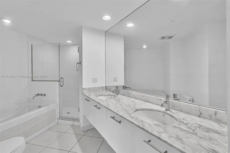 500 Brickell #2202 image #25