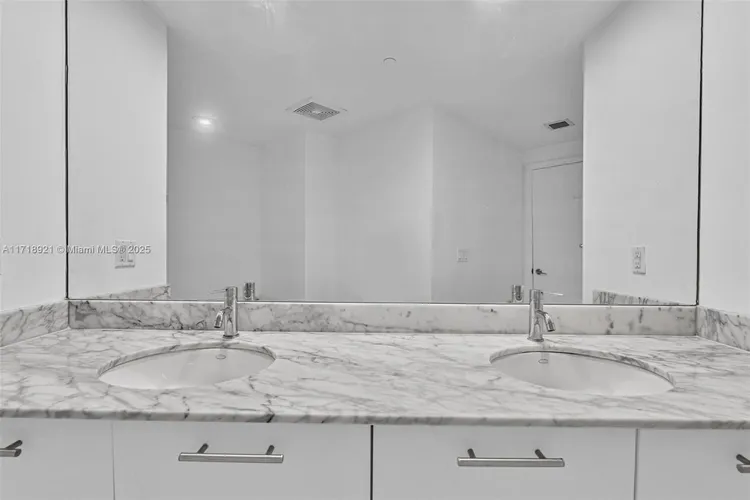 500 Brickell #2202 image #26