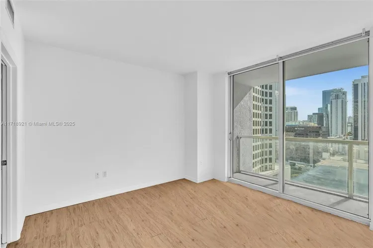 500 Brickell #2202 image #32