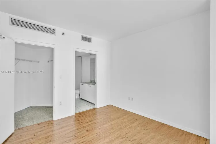 500 Brickell #2202 image #33