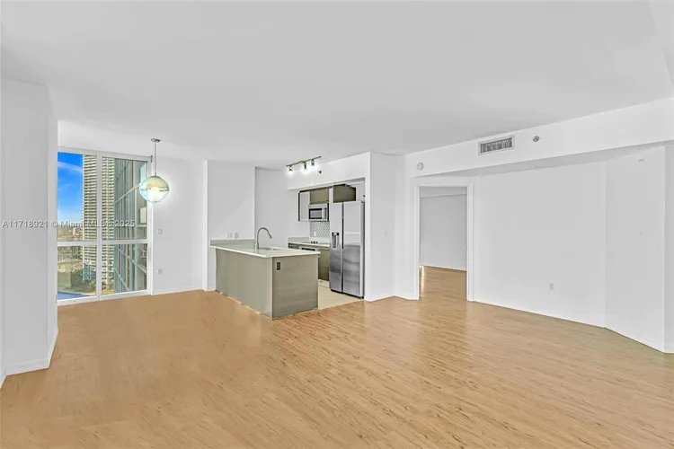 500 Brickell #2202 image #8