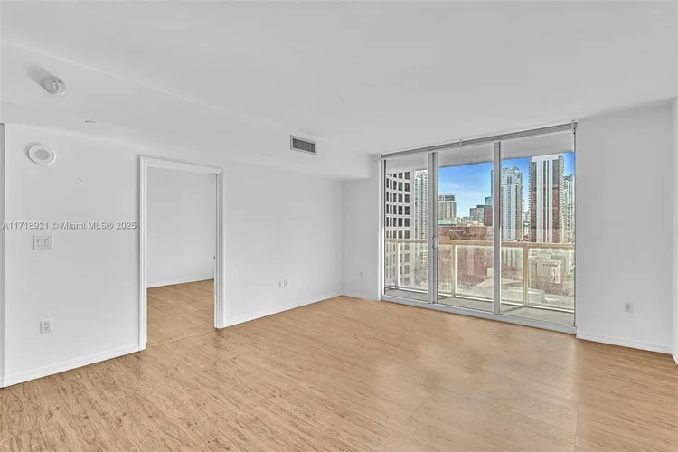 500 Brickell #2202 image #9