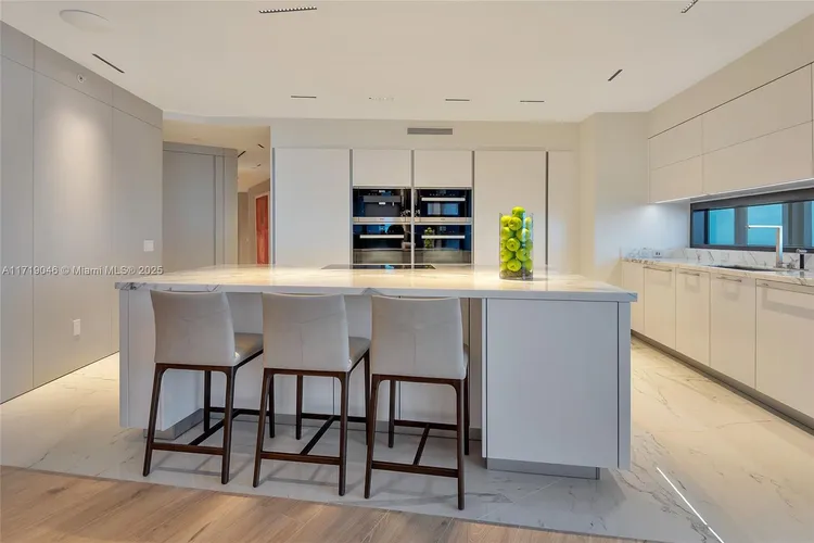 Porsche Design Tower #4705 image #13