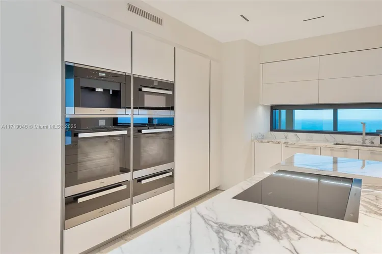 Porsche Design Tower #4705 image #15