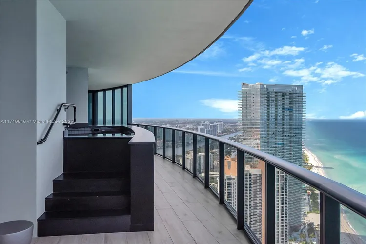 Porsche Design Tower #4705 image #18