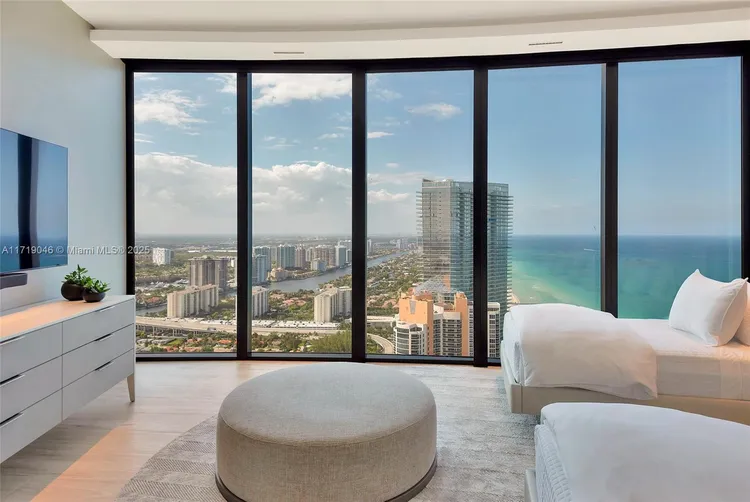 Porsche Design Tower #4705 image #32