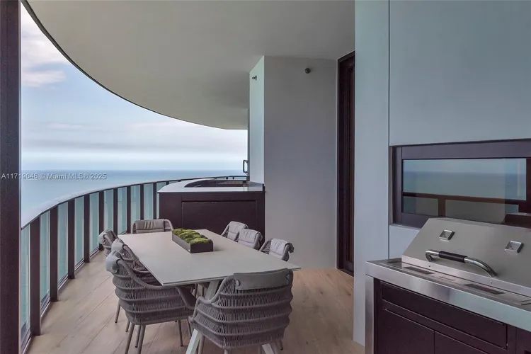 Porsche Design Tower #4705 image #47