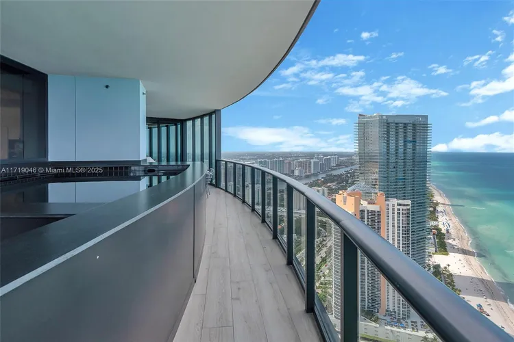 Porsche Design Tower #4705 image #49