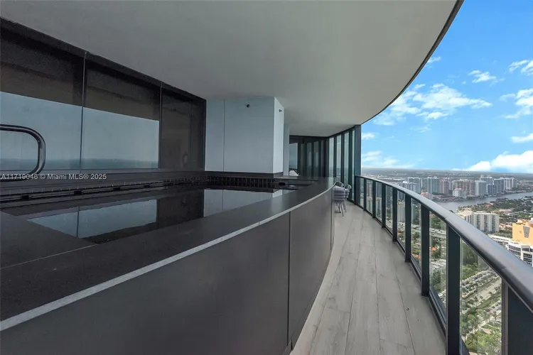 Porsche Design Tower #4705 image #50