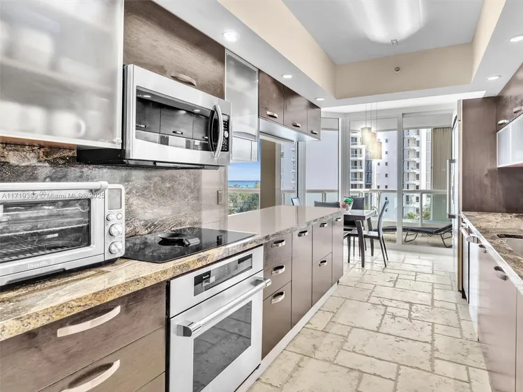 South Tower at the Point #1102 image #14