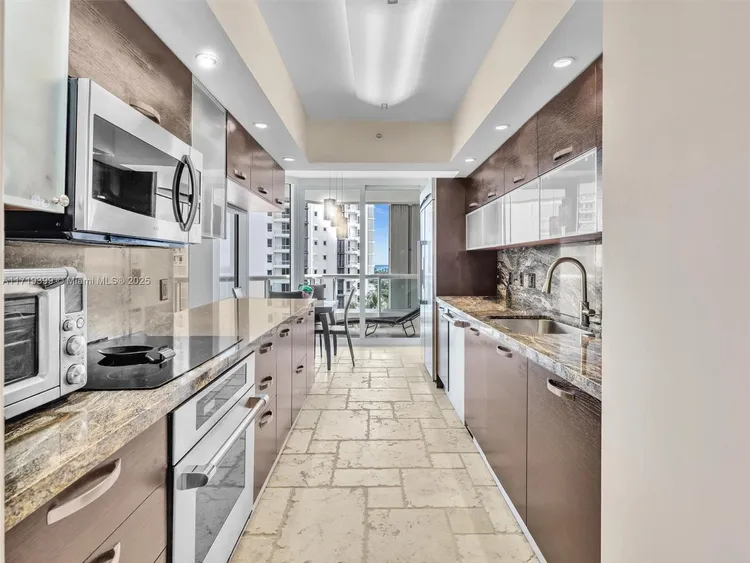 South Tower at the Point #1102 image #15