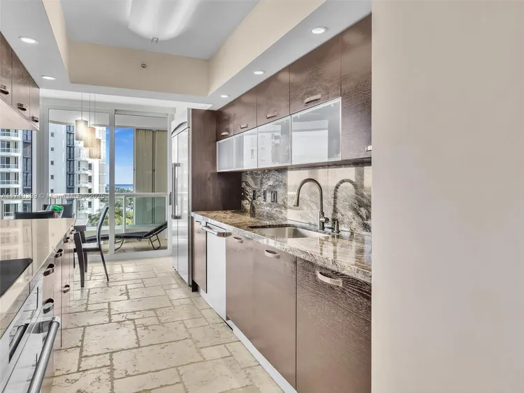 South Tower at the Point #1102 image #16