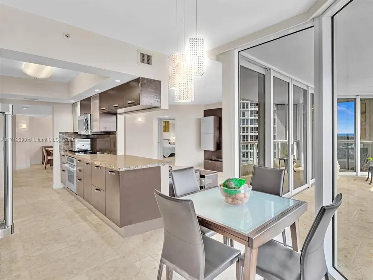 South Tower at the Point #1102 image #24