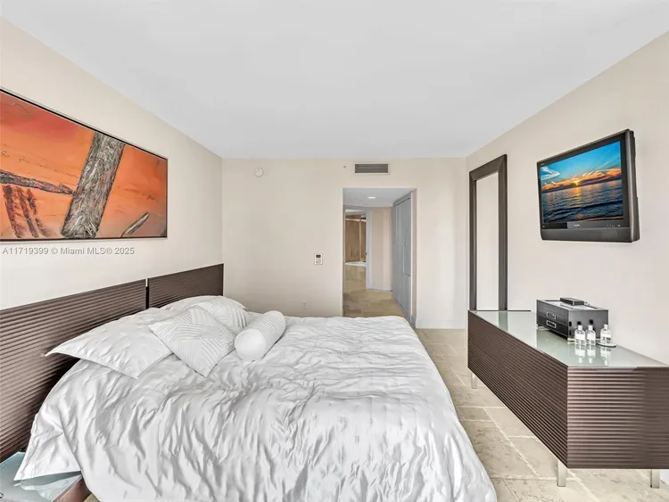 South Tower at the Point #1102 image #33