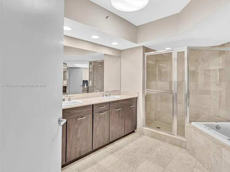 South Tower at the Point #1102 image #34