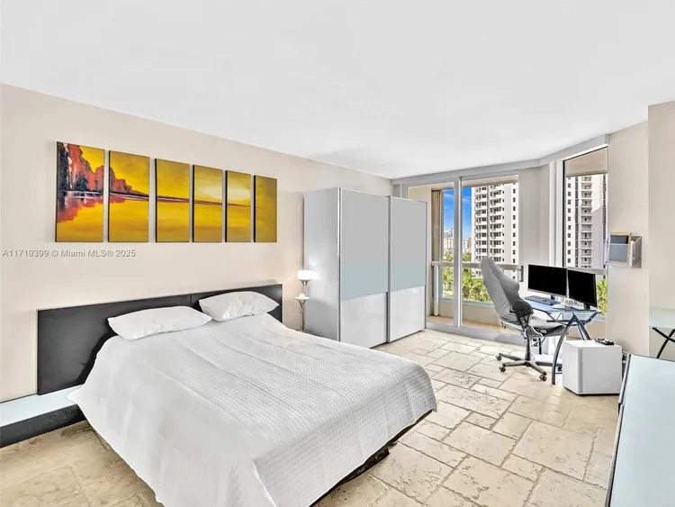 South Tower at the Point #1102 image #38