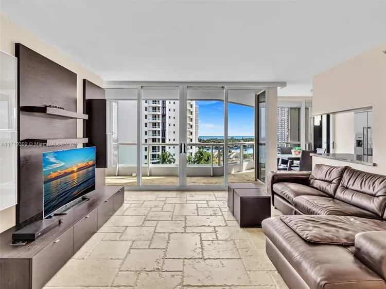 South Tower at the Point #1102 image #6