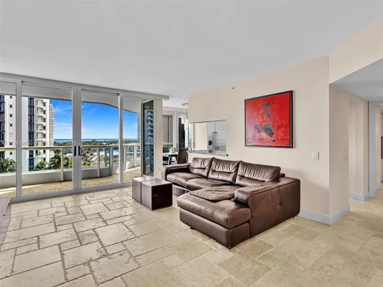 South Tower at the Point #1102 image #8