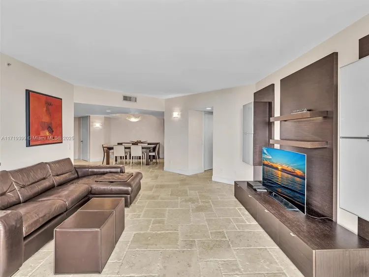 South Tower at the Point #1102 image #9