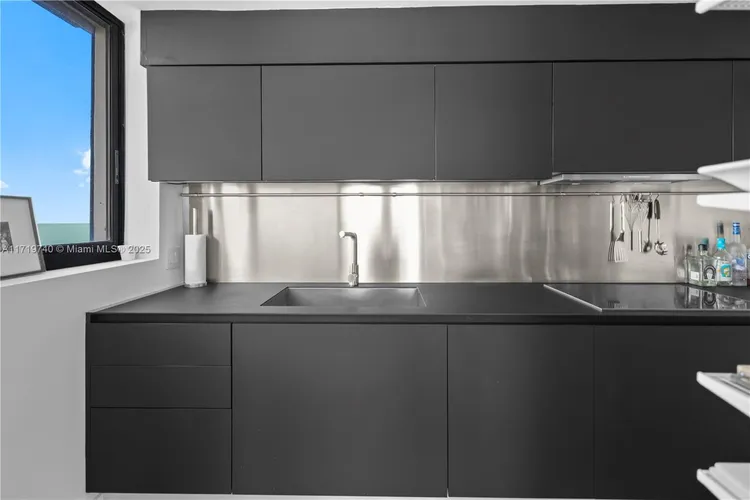 1000 Venetian Way #1310 image #14