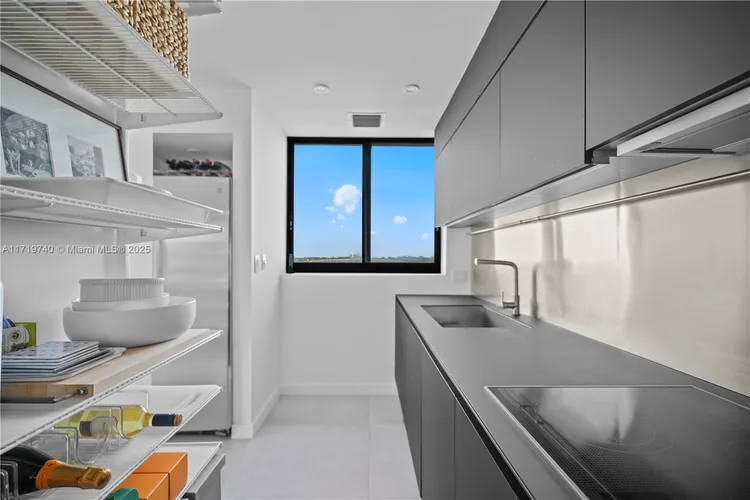 1000 Venetian Way #1310 image #16