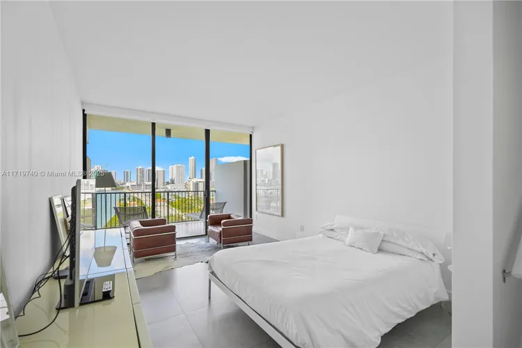 1000 Venetian Way #1310 image #20