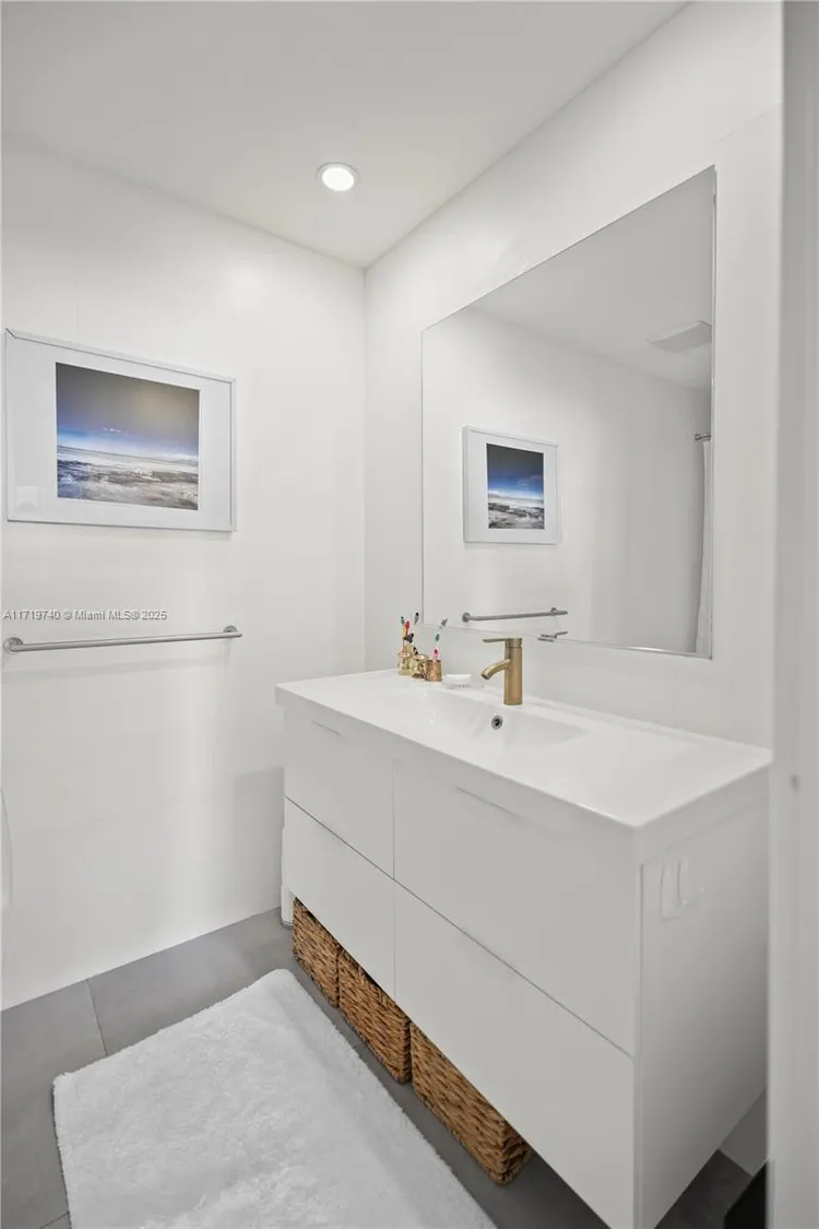 1000 Venetian Way #1310 image #27