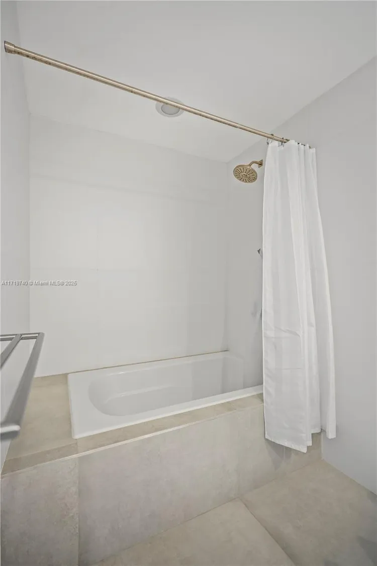 1000 Venetian Way #1310 image #29