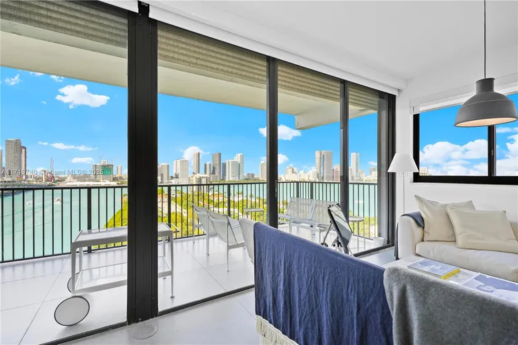 1000 Venetian Way #1310 image #30