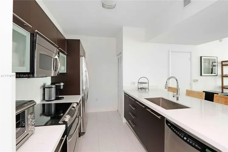 The Plaza on Brickell South #1406 image #10