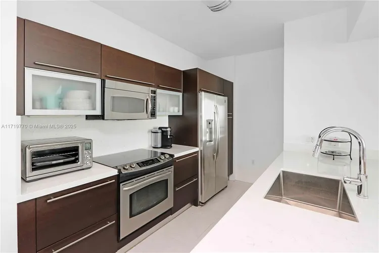 The Plaza on Brickell South #1406 image #9