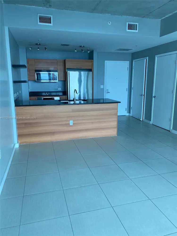 Midtown 4 #H2411 image #6