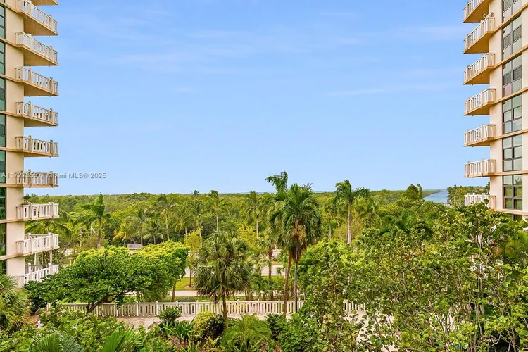 Towers of Key Biscayne #E405 image #18