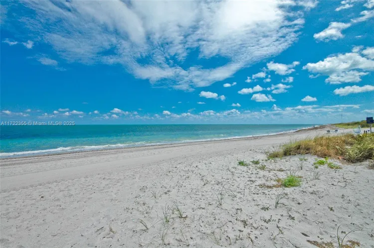 Towers of Key Biscayne #E405 image #19