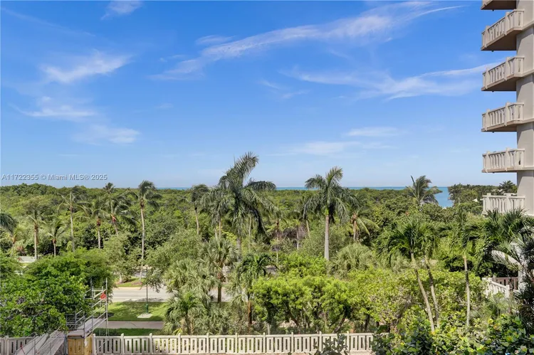 Towers of Key Biscayne #E405 image #32