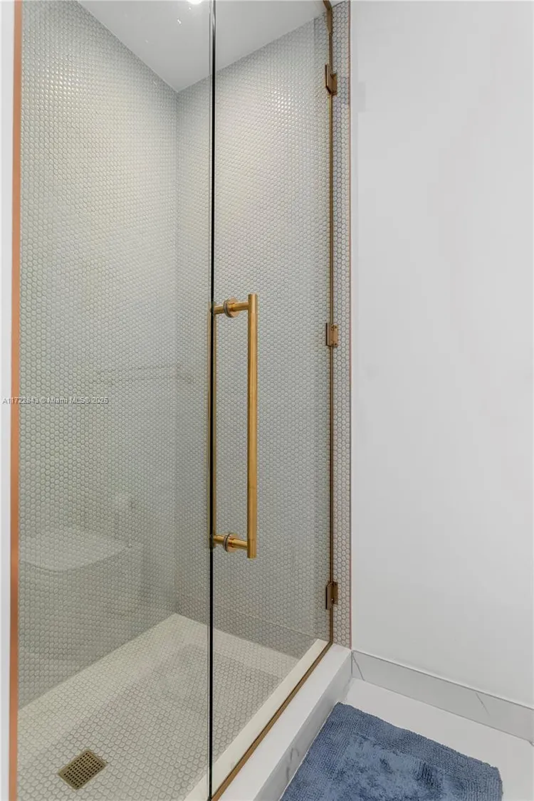 Mr. C Residences Bayshore Tower #1010 image #15