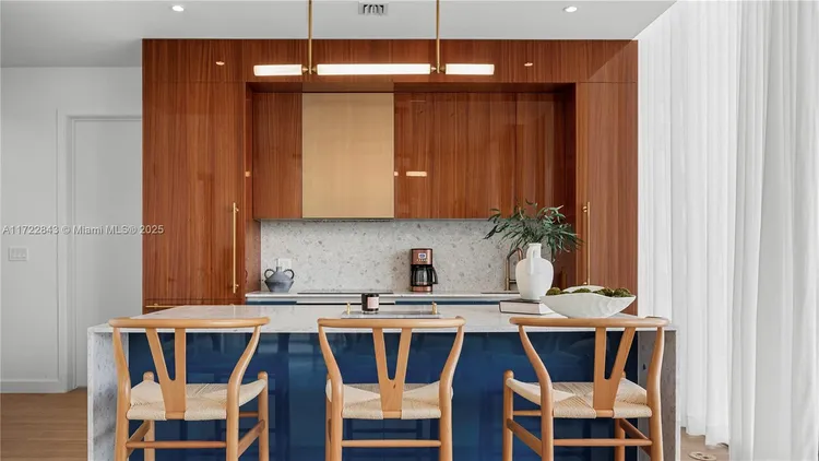 Mr. C Residences Bayshore Tower #1010 image #6