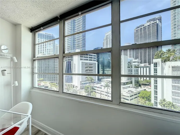 Four Ambassadors #1010 image #12