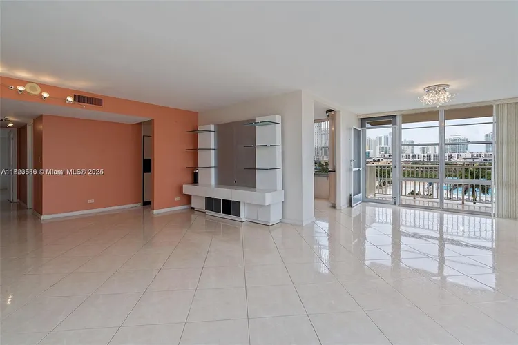 Winston Towers #604 image #9