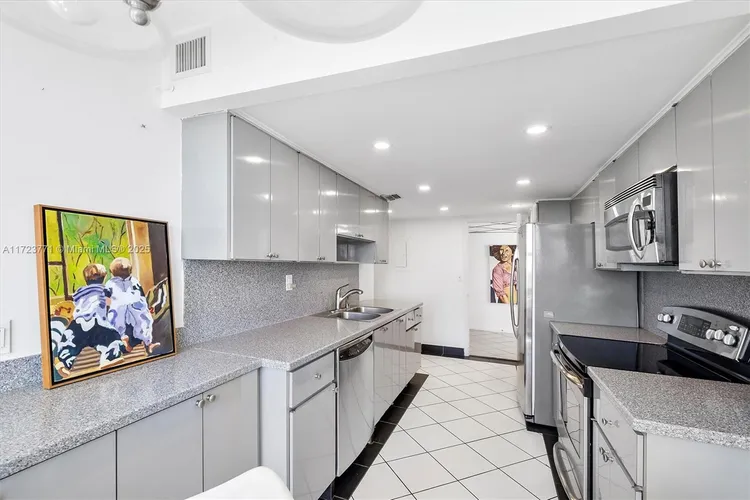 Towers of Key Biscayne #C906 image #12