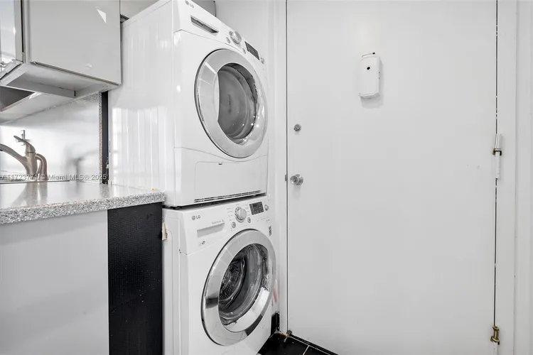 Towers of Key Biscayne #C906 image #13