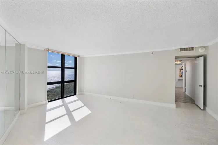 Towers of Key Biscayne #C906 image #14