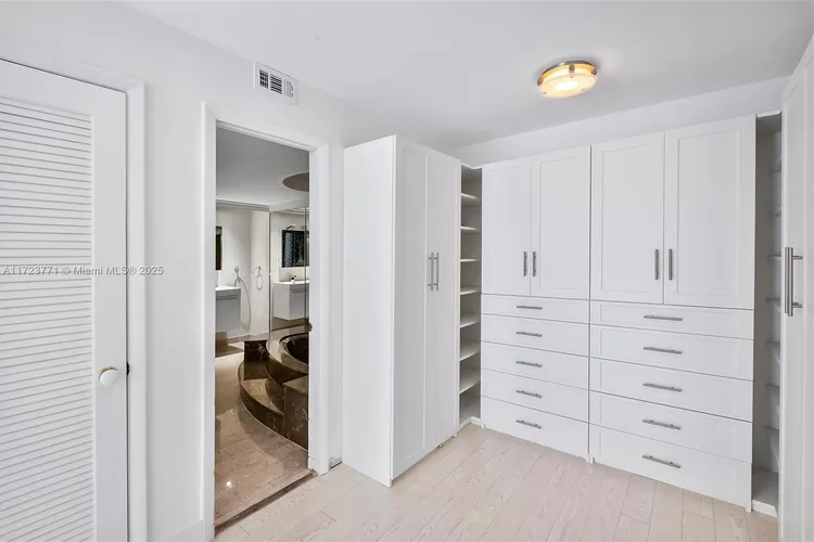 Towers of Key Biscayne #C906 image #17